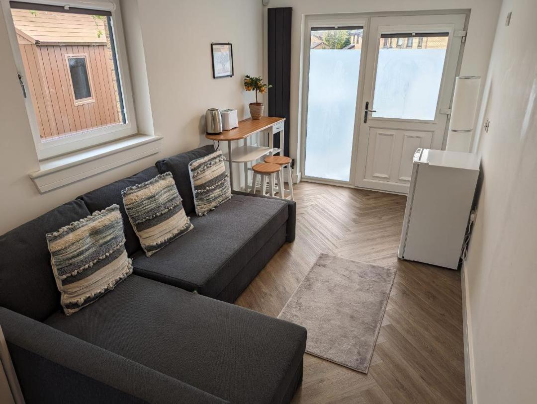 En-Suite Double Room With Private Entrance EDI Exteriér fotografie
